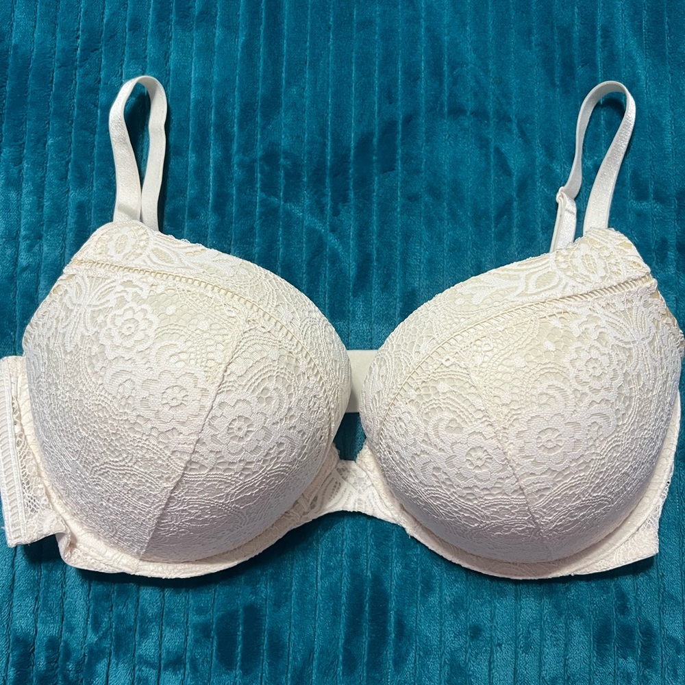 Victoria's Secret Bombshell Lace Bra in Cream